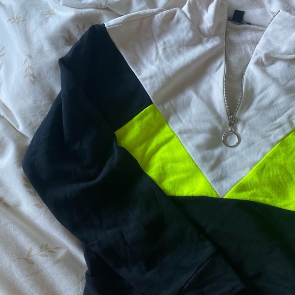 half zip crop sweatshirt - Picture 2 of 5